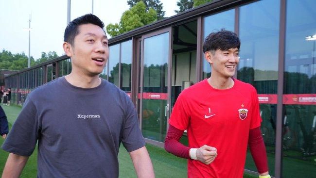 一边亲着一面膜的免费版