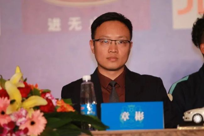色妞成人