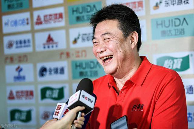 打屁股chinesespank打屁股女贝网