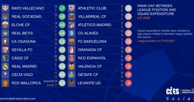 美女脱下内裤让男人捅